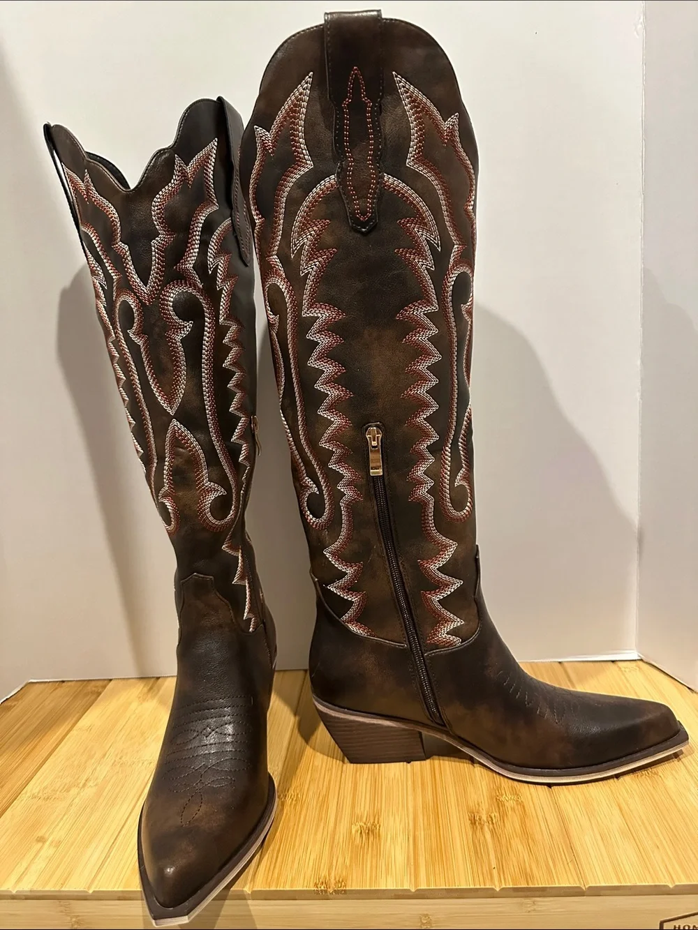 502HE - Women's Tall Brown Western Cowboy Boots with Decorative Stitching